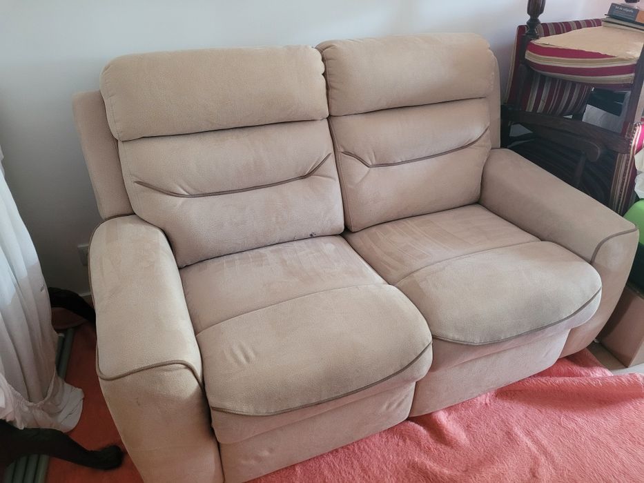 Sofá Bege 2 lugares reclinável