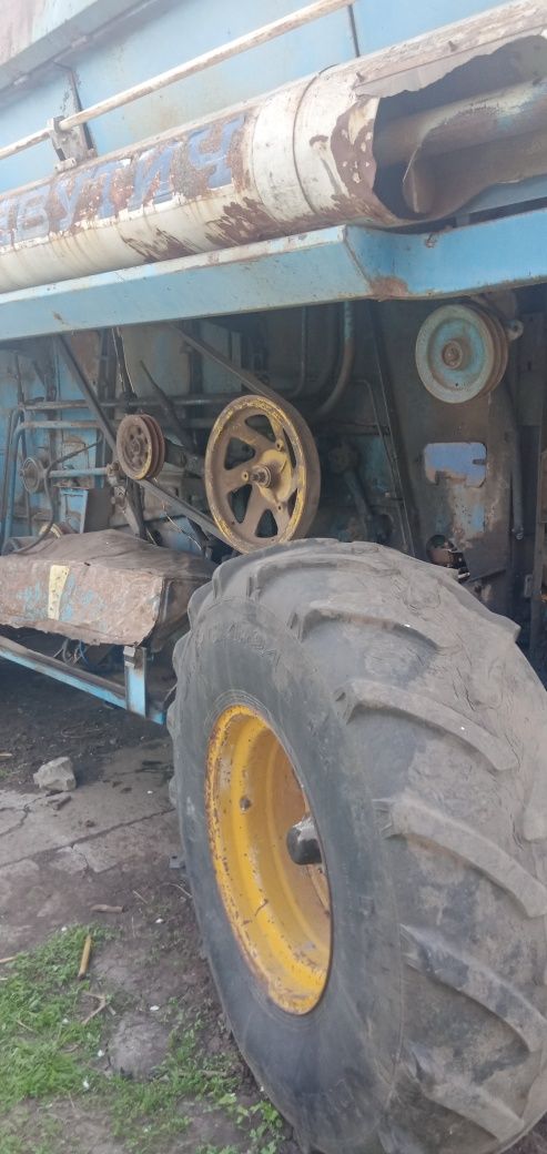 Продам комбайн славутич