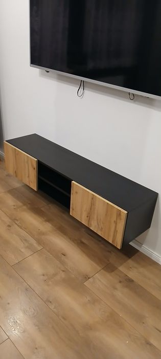 Nowoczesna szafka wisząca pod telewizor