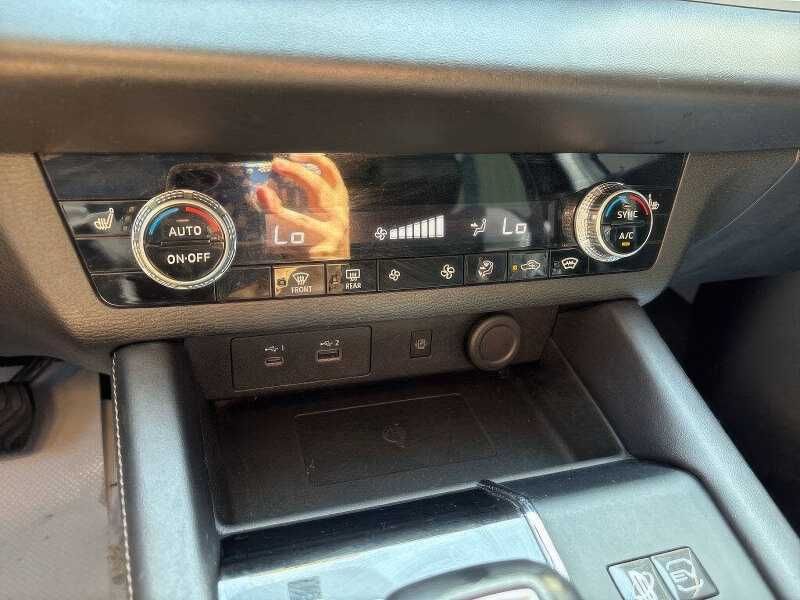 2023 Mitsubishi Outlander PHEV SE