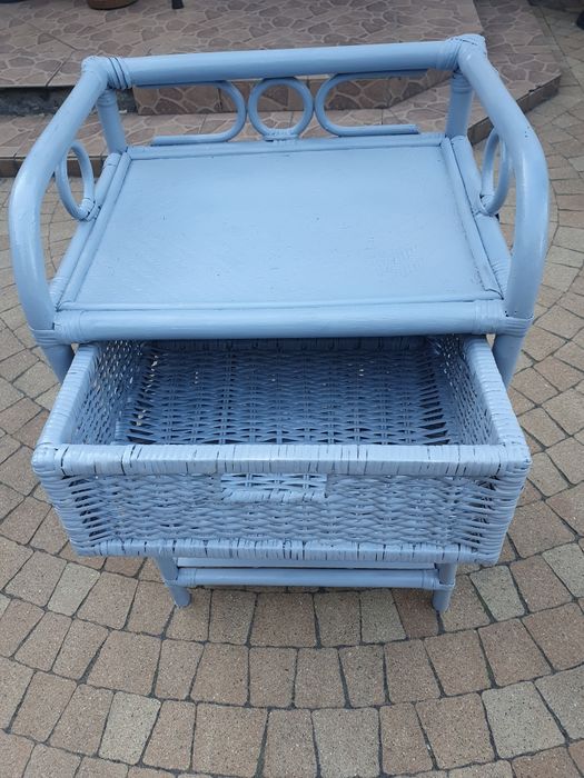 Stolik rattanowy - szafka z szufladami