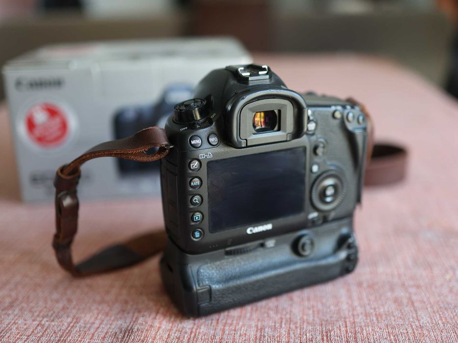 Canon eos 5d mark iii --- grip original e duas baterias originais