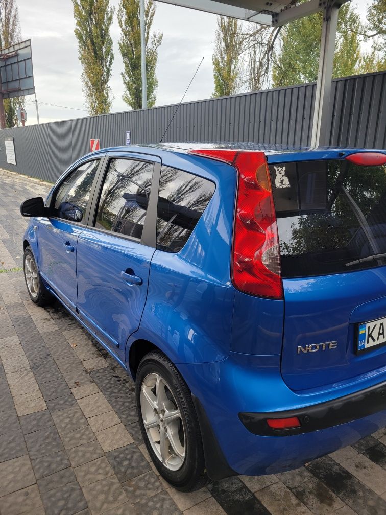 Nissan  note 1,6 automatic