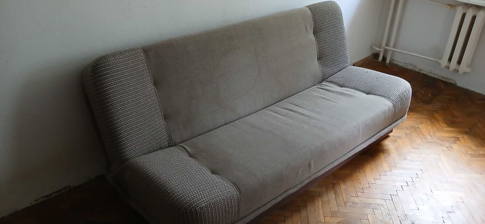Wersalka w dobrym stanie