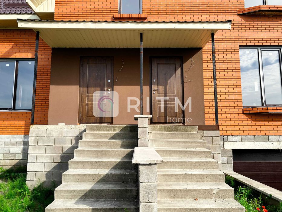 Половина будинку 187.8 м2 + 4 сот. ділянка по вул. Липлянська, Вишків.