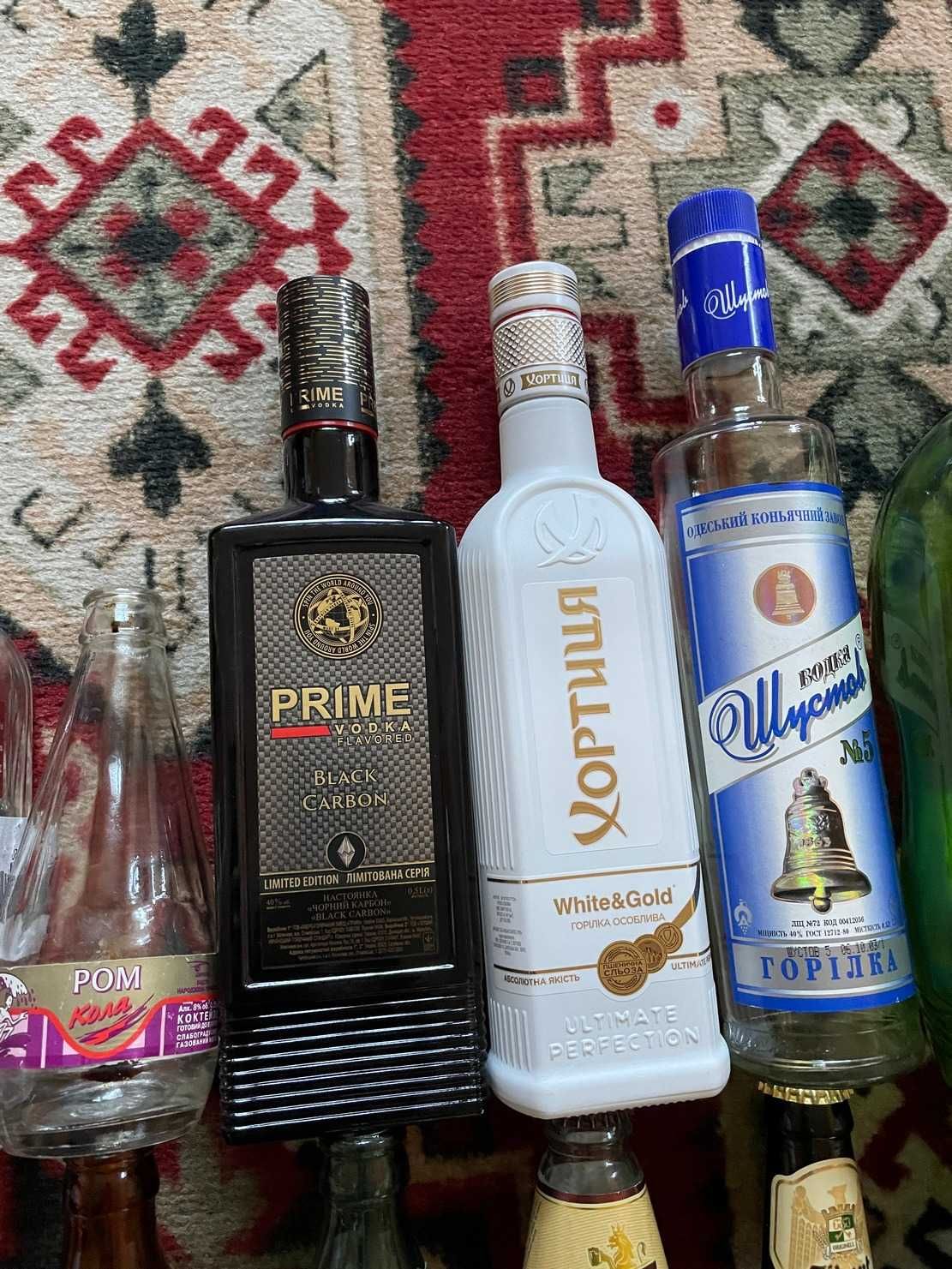 Пустые бутылки в коллекцию.