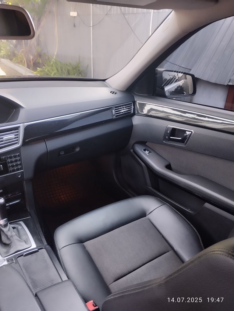 Mercedes Benz E200