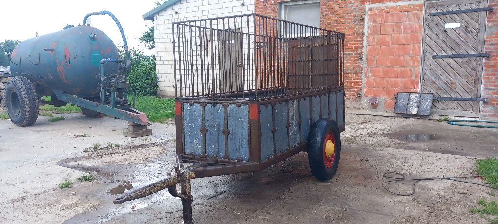 Wózek dwukołowy z zabudową