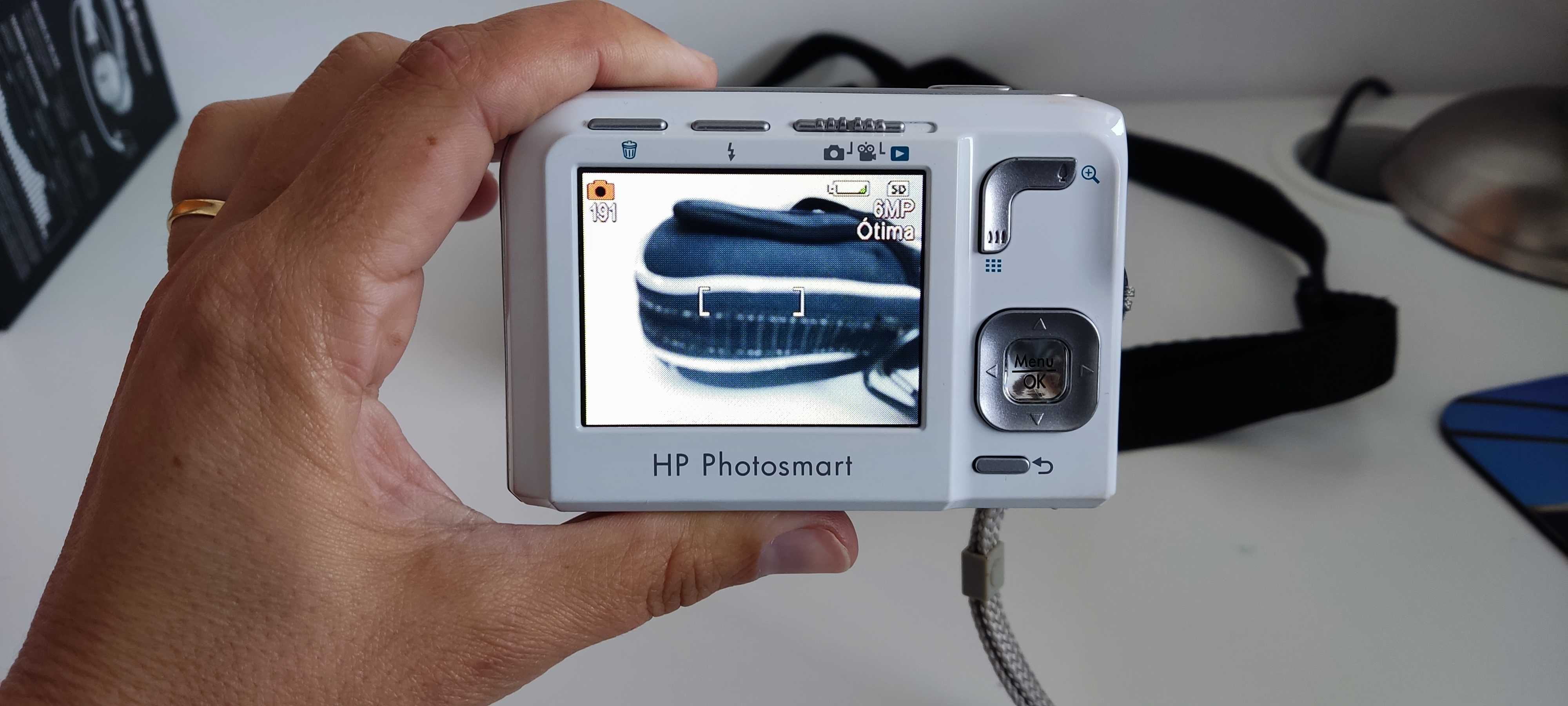 Máquina fotográfica HP, bolsa e cartão memória