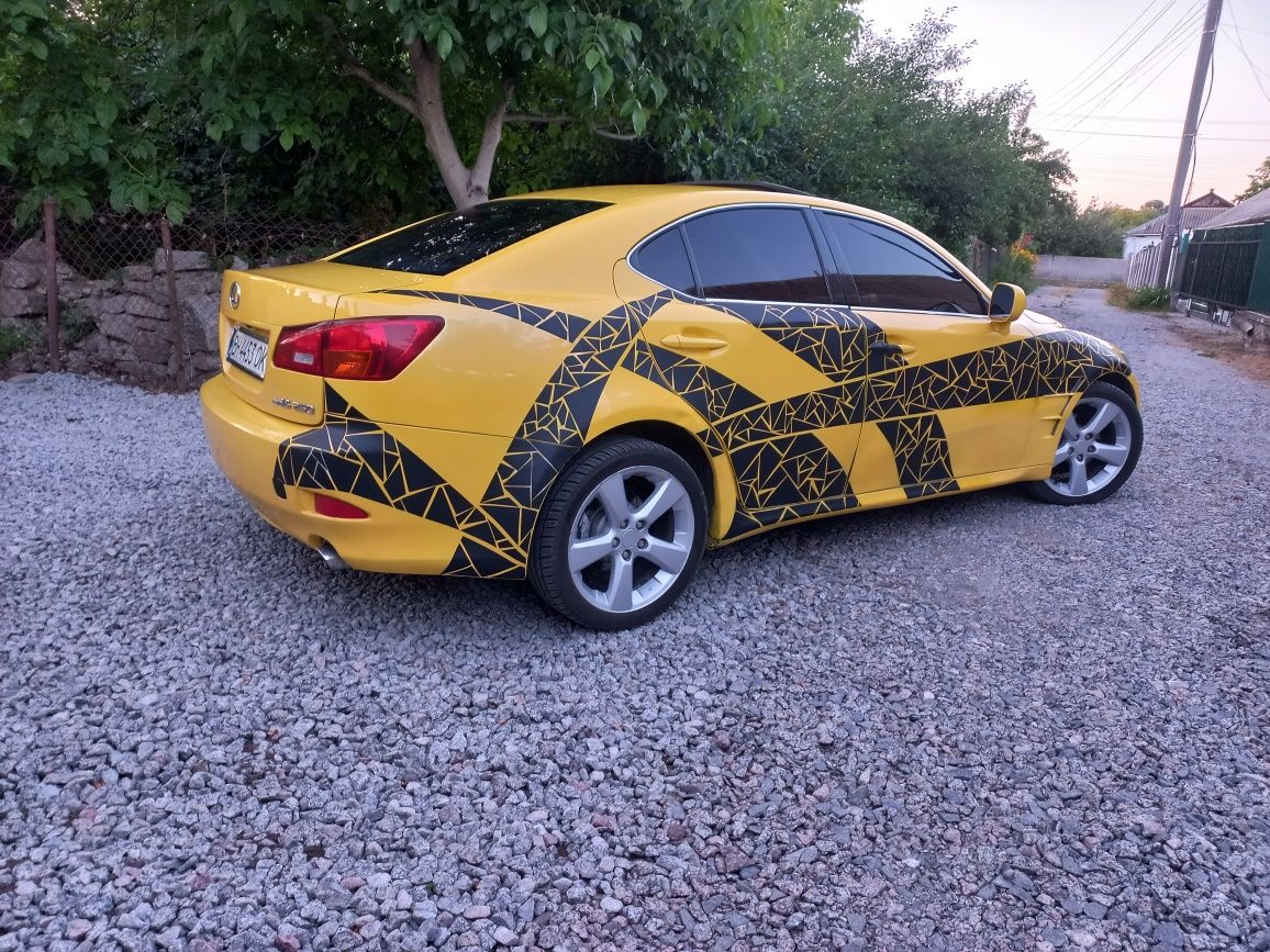 Lexus is 250 avtomat 4x4