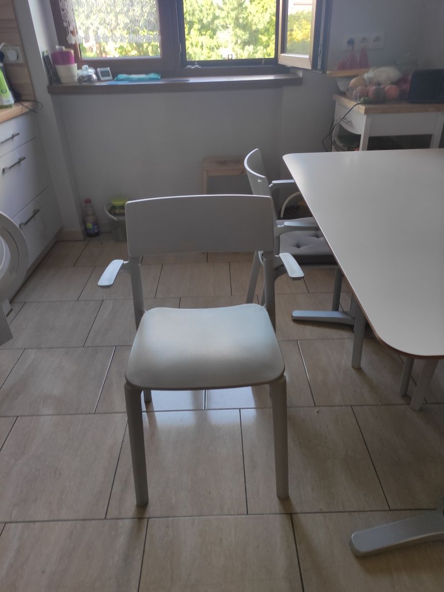 Stół biały 4 krzesła szare Janinge