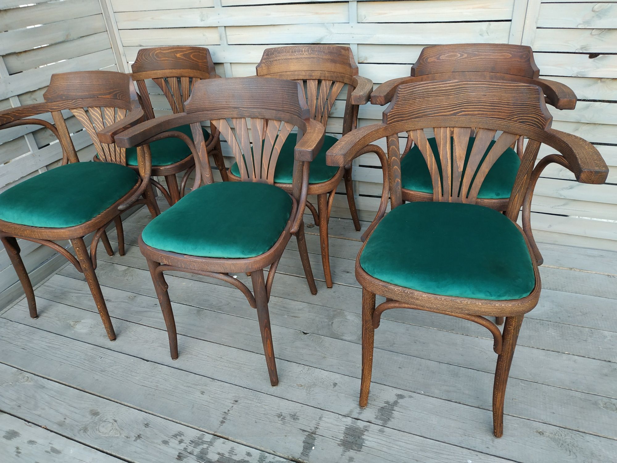 Krzesła Thonet Fameg z podłokietnikiem po renowacji 30sztuk