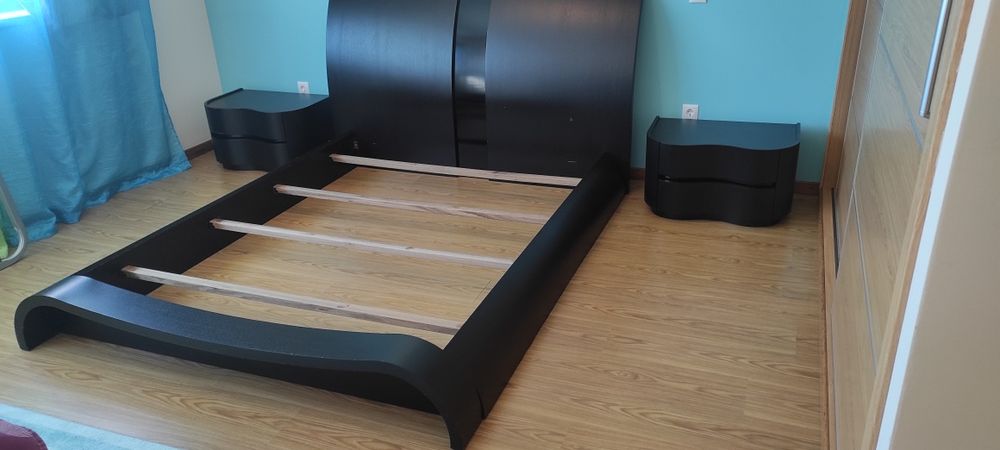 Vende se cama de casal 150x195 cor preto