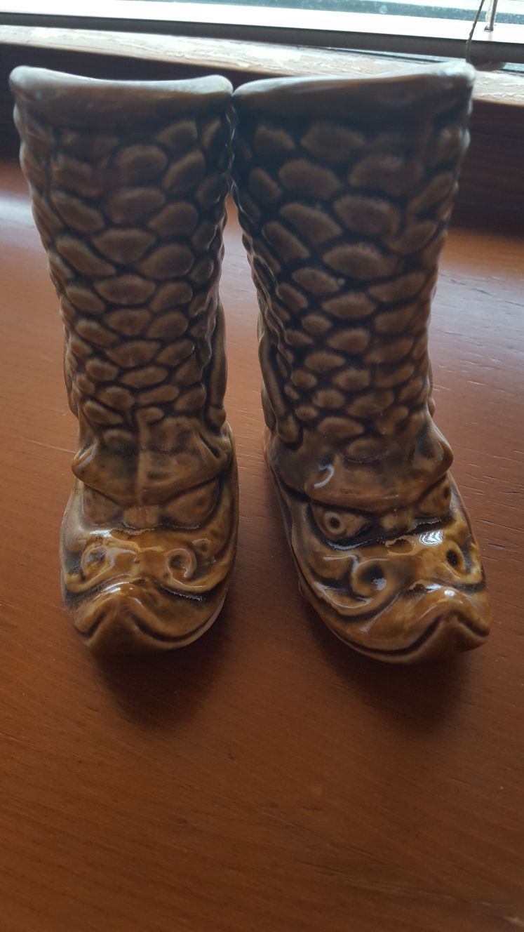 Статуэтка - Национальная обувь Монголии