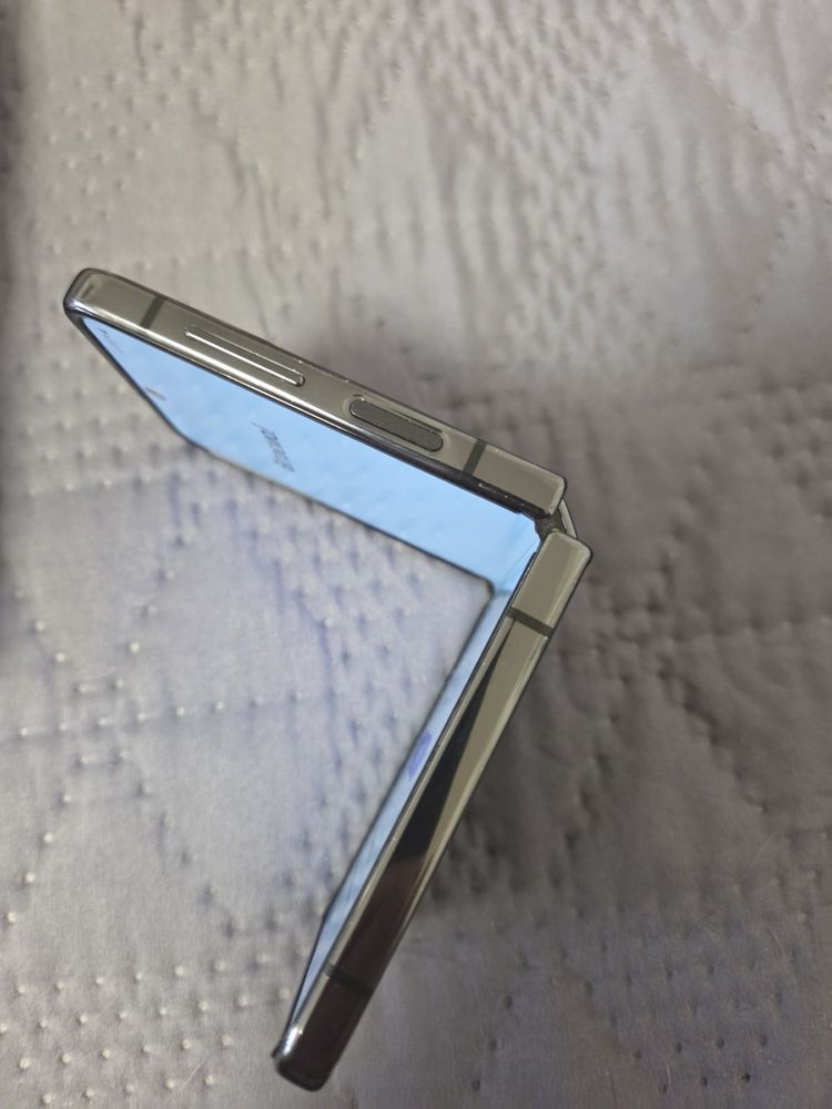 Samsung Galaxy Flip4 8/256