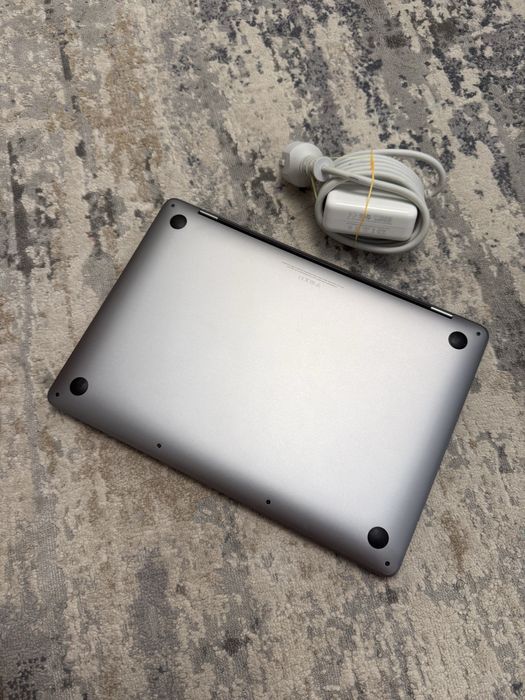 MacBook Pro 13 2020 16/512gb with touch bar