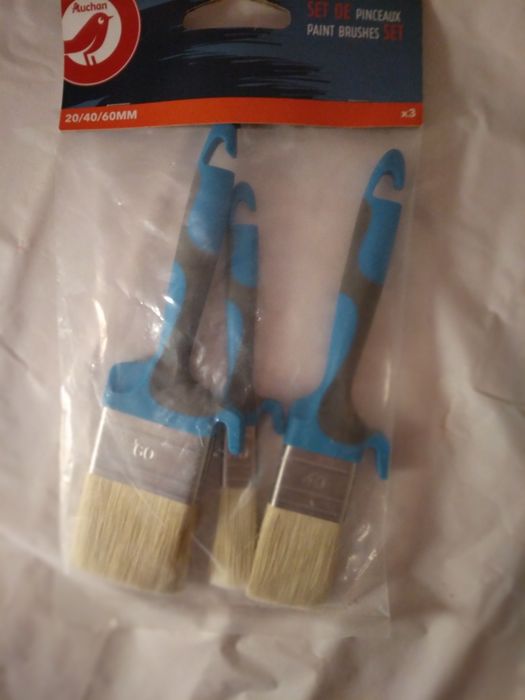 Pá de jardinagem e Pincéis