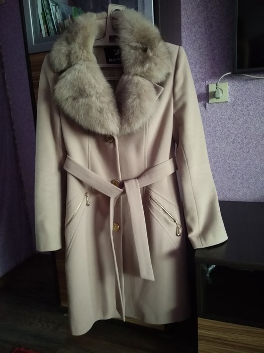 Зимове красиве пальто