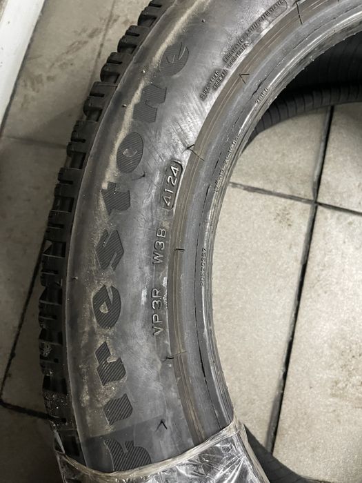 Резина Зима б/у Firestone 215/55R17