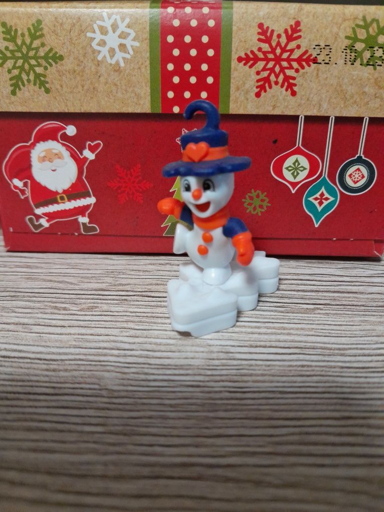 Киндер новогодний игрушка  kinder surprise снеговик эльф
