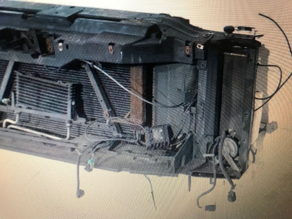 Cadillac Escallade  GMC chlodnice, pas przedni,Komplet