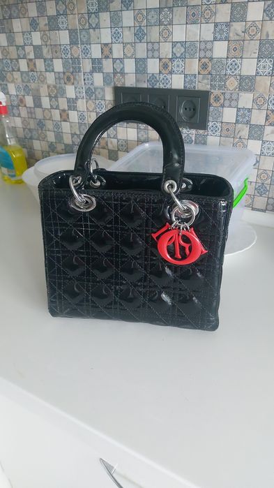 Продам фирменную  женскую сумочку