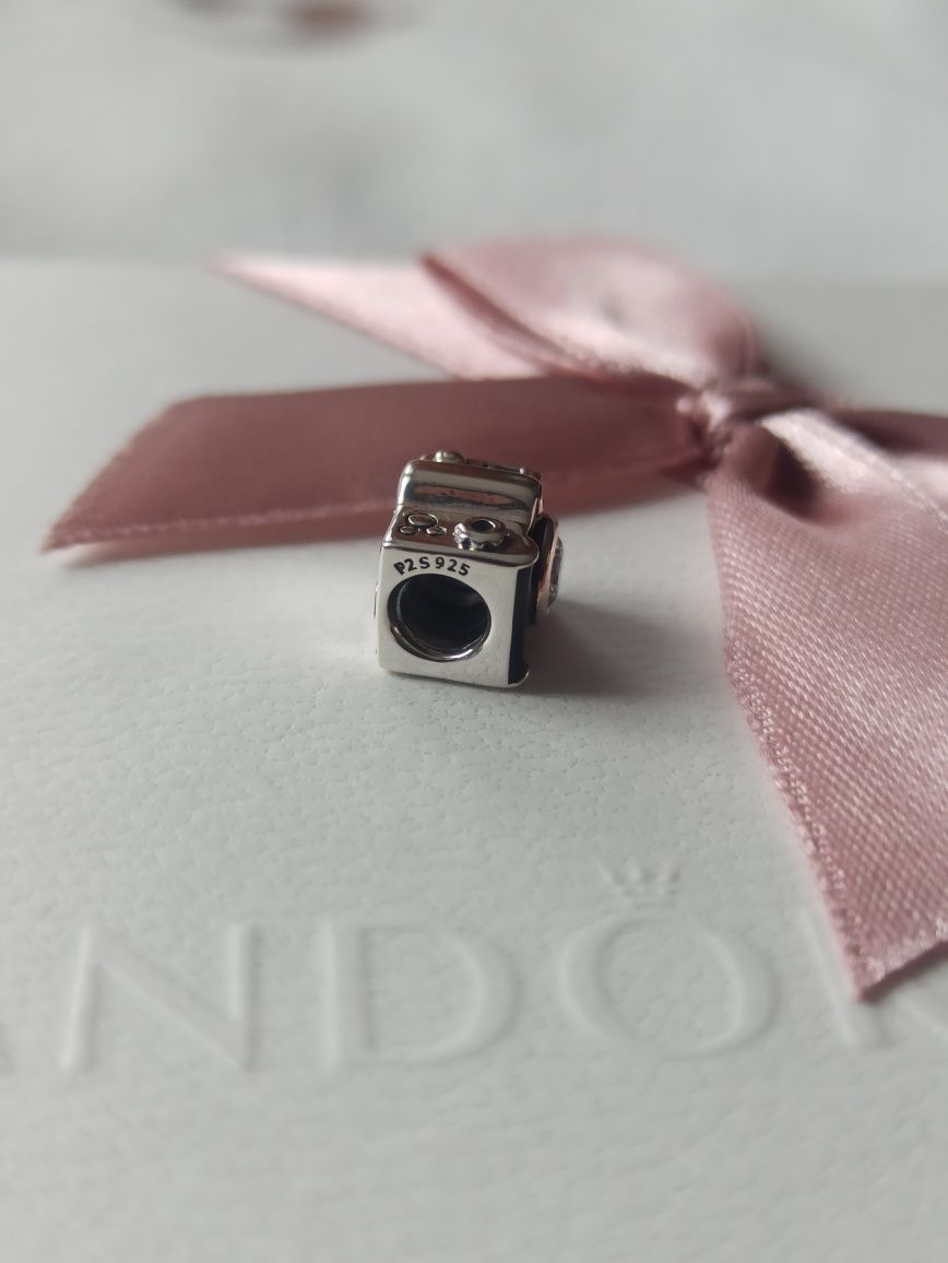 Pandora charms aparat Uchwycone wspomnienia