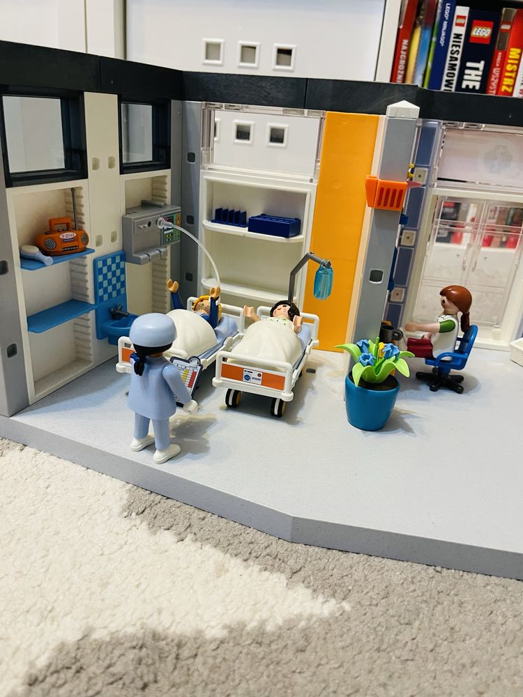 Zestaw Playmobil szpital + karetka + helikopter ratowniczy