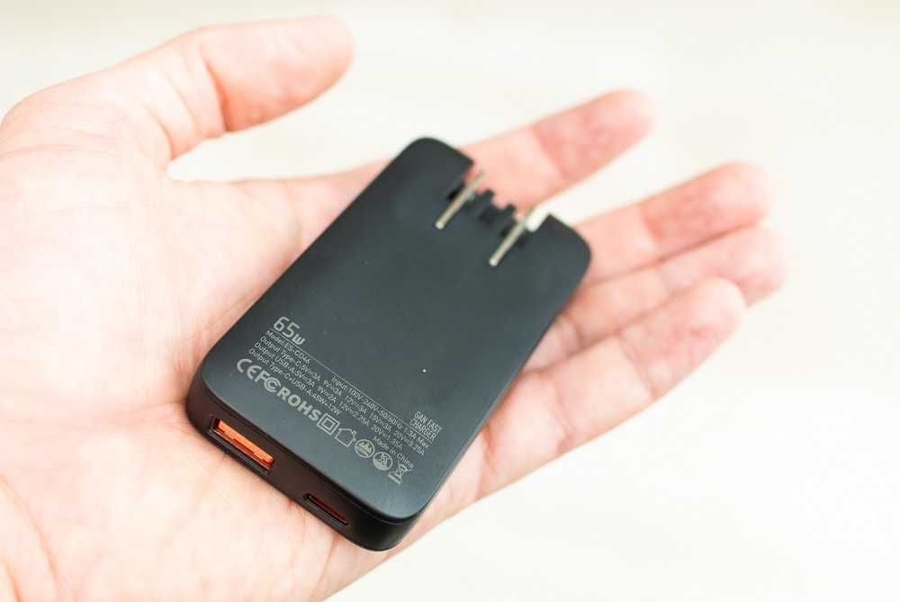 Тонкий зарядний пристрій Essager 65W GaN, QC, PD, PPS, USB-C + USB-A