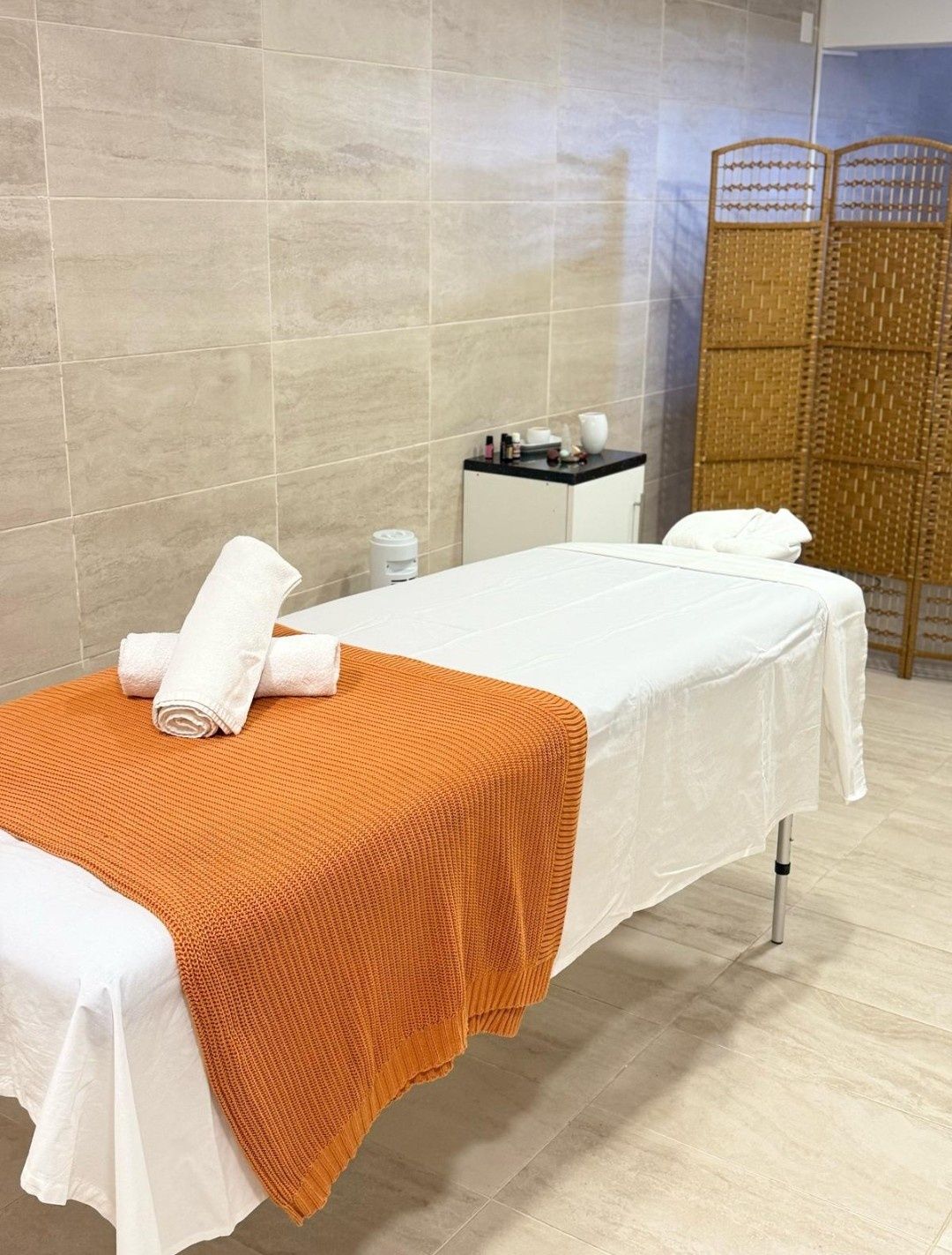 Arrenda-se Cadeira para barbeiro & Marquesa estética