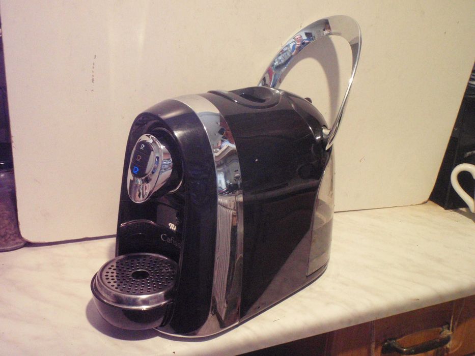 Ekspres Tchibo na kapsułki Cafissimo - czarny , sprawny, kompletny