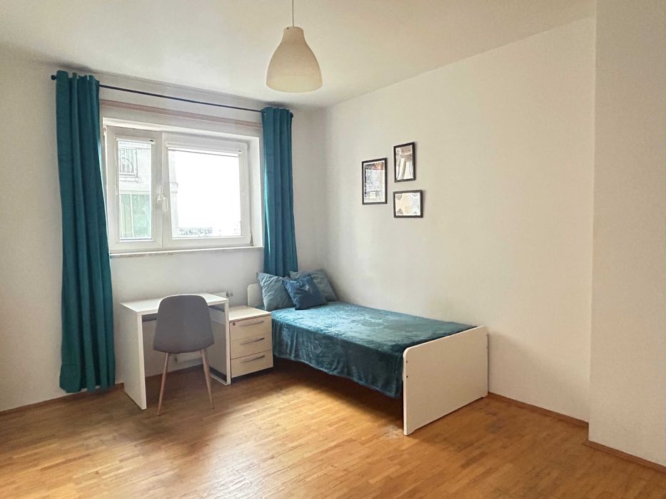 Duży i cichy pokój 1os. Powstańców Śląskich/Wrocławska, same panie