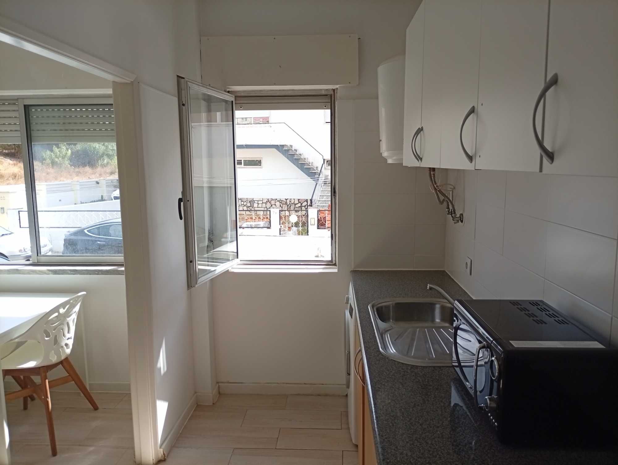 Apartamento T1 em zona Central dos Foros de Amora #