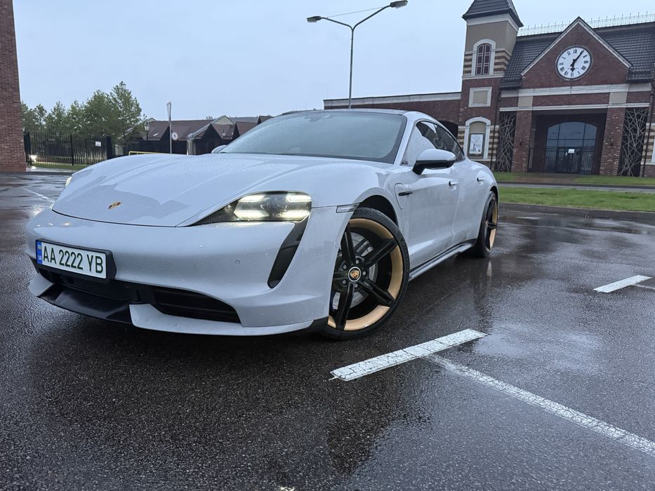 Продам Porche Taycan 2020