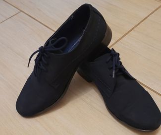 Sprzedam eleganckie buty dla chłopca na komunię lub inne okazje