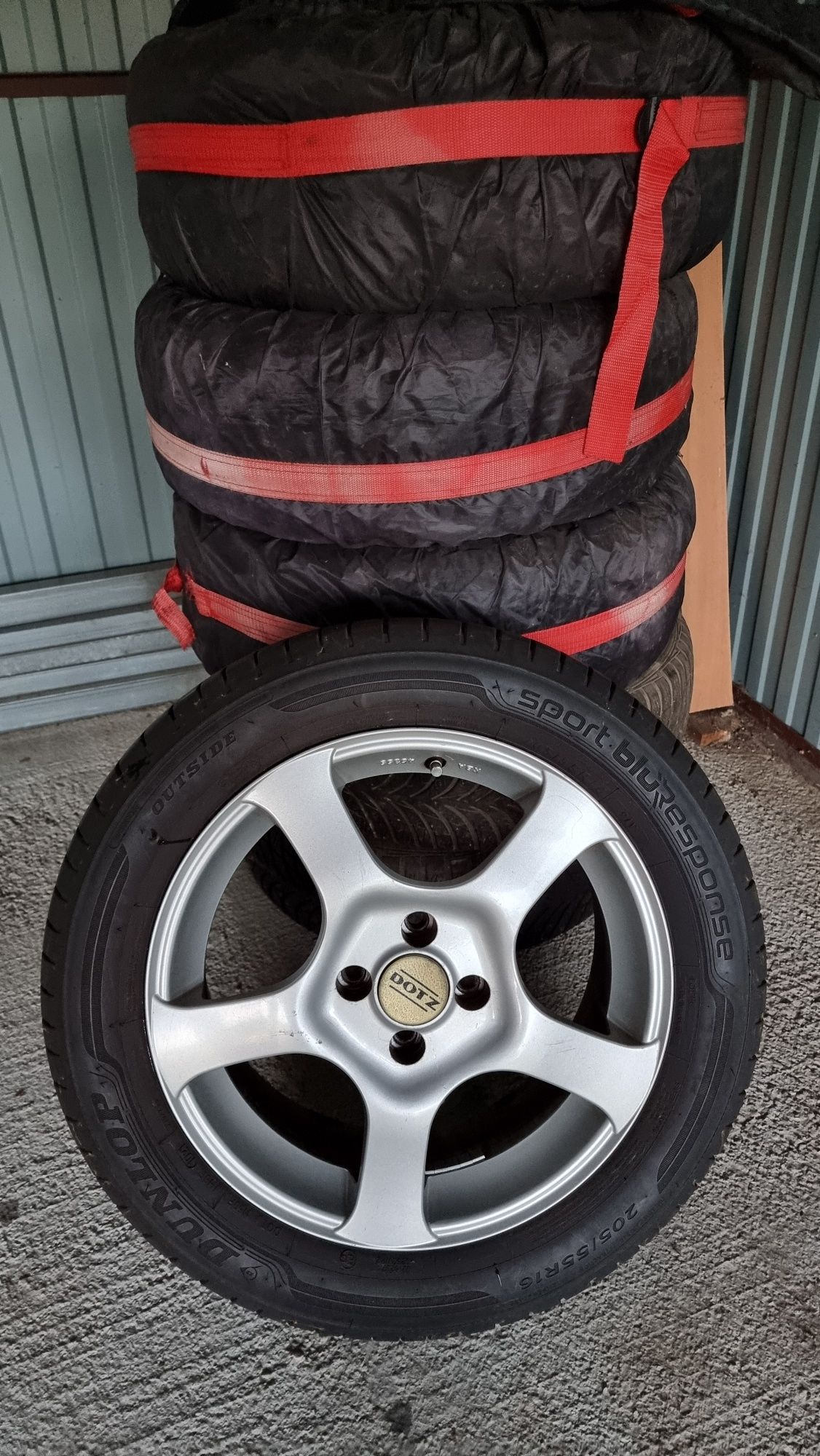 Felgi DOTZ KBA45355 4x100 i opony DUNLOP Sport bluResponse 205/55/R16