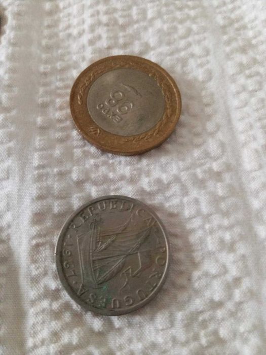 Moedas soltas (portuguesas e não só).