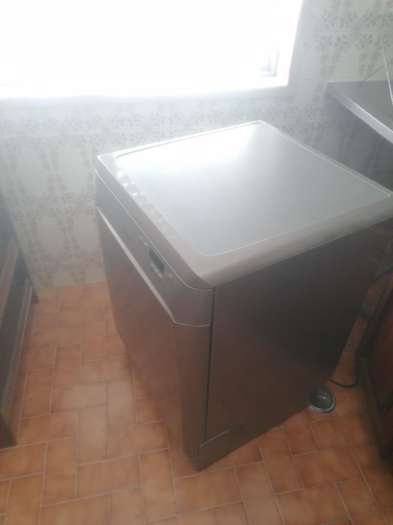 Máquina lavar loiça Indesit