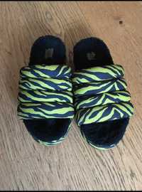 Uggs maxi slides zebra