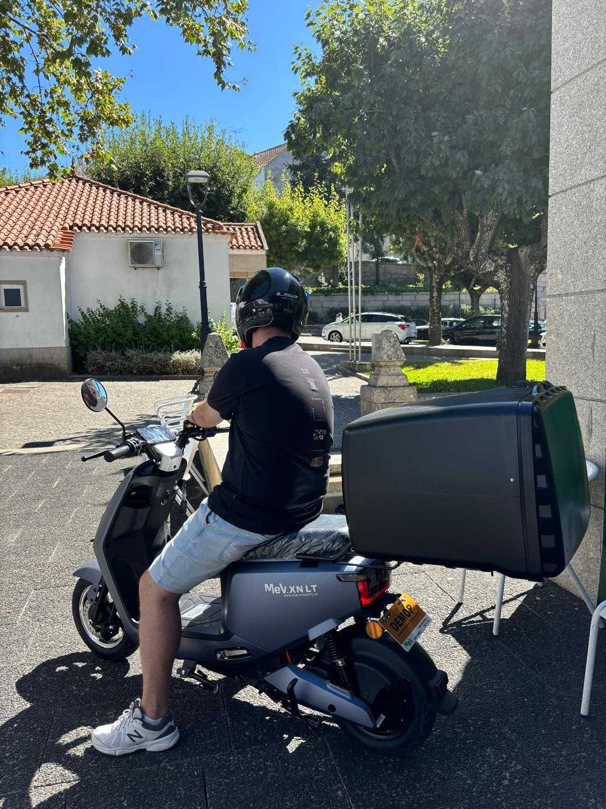 Mota Elétrica XN LT Cinza 60V/20Ah 250W - COMO NOVA