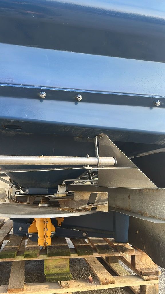 Rozsiewacz nawozu bogballe M3 z komputer sterownik utrzymujący dawkę