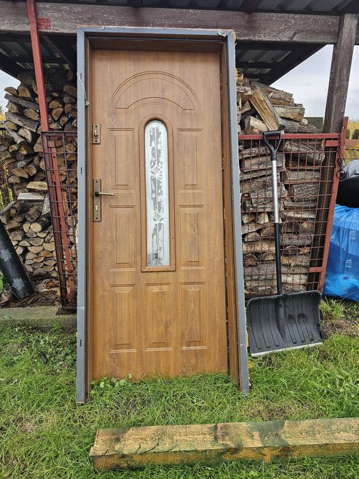 Dzwi zewnętrzne po demontażu