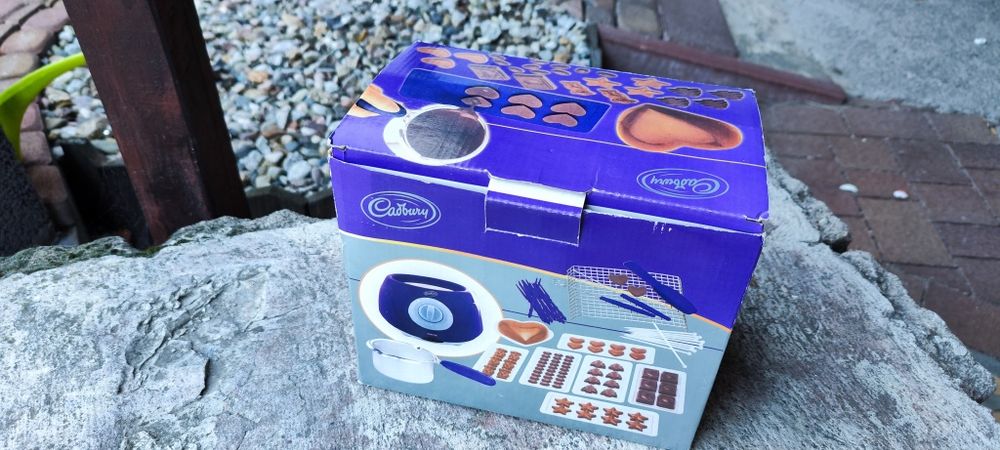 Elektryczny podgrzewacz do czekolady+akcesoria i foremki