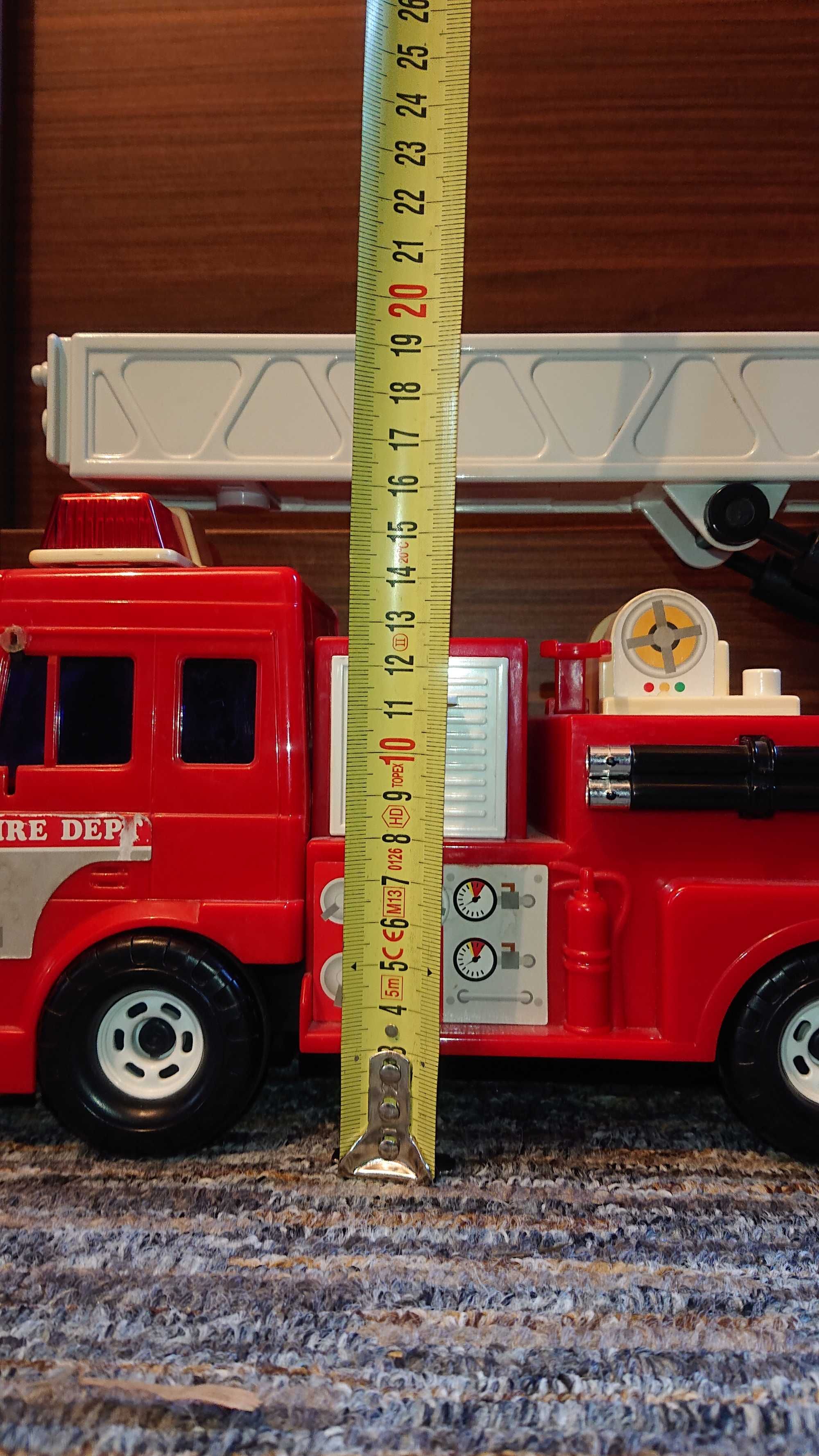 Duża straż pożarna / wysuwana drabina / Daesung Toys / wóz strażacki