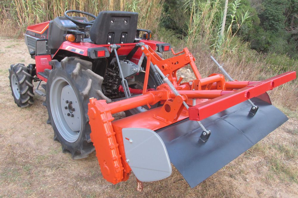Trator  Yanmar F 175 4x4 com Alfaias