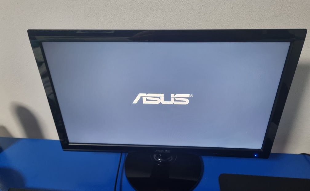 Monitor Asus 44x28cm