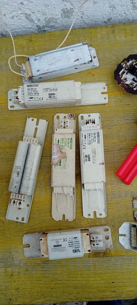 Transformadores eléctricos - restos de obra