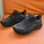 Czarne trampki Hoka Clifton 9 w rozmiarze 40