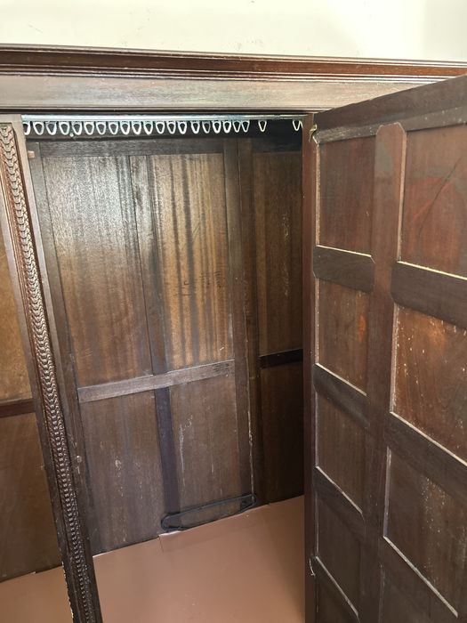 Guarda roupa  tres portas