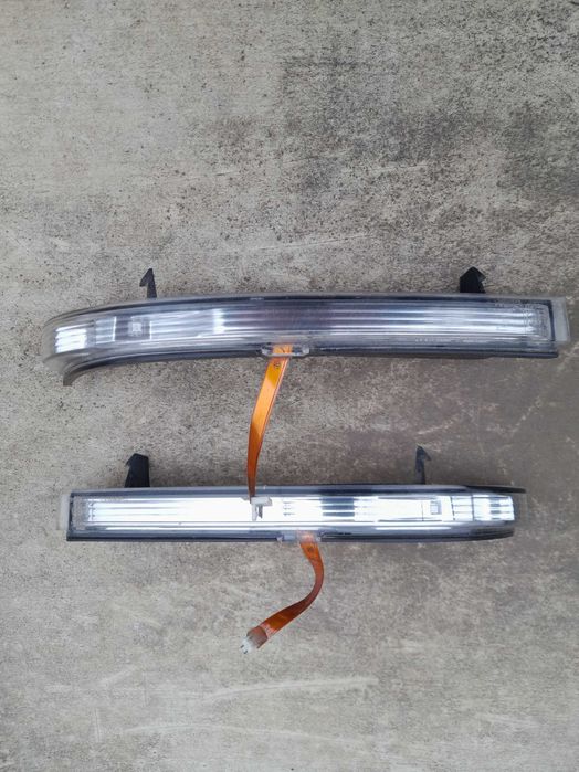 ВАЗ 2170, 2171, 2172 Приора левый повторитель поворотов в зеркало